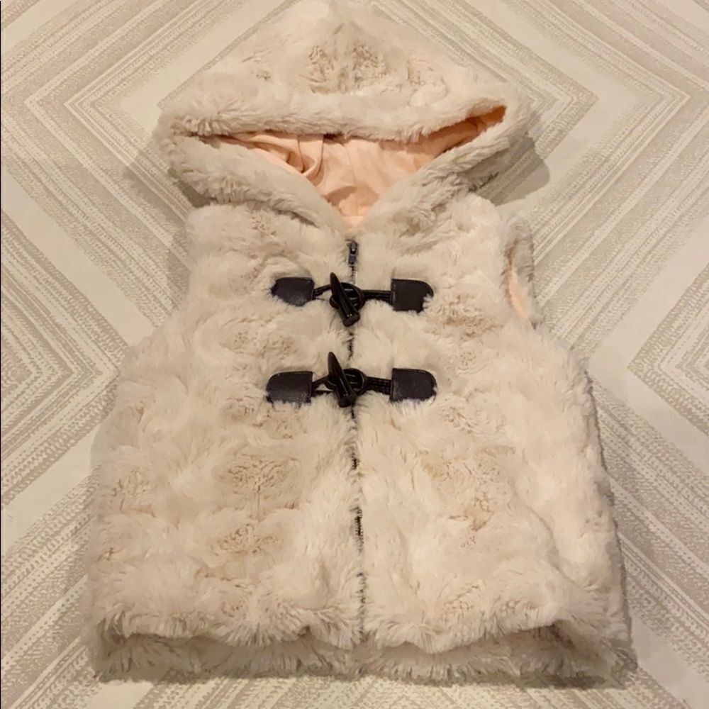 Tucker & Tate Ivory Faux Fur Hooded Zipper Vest Size 4